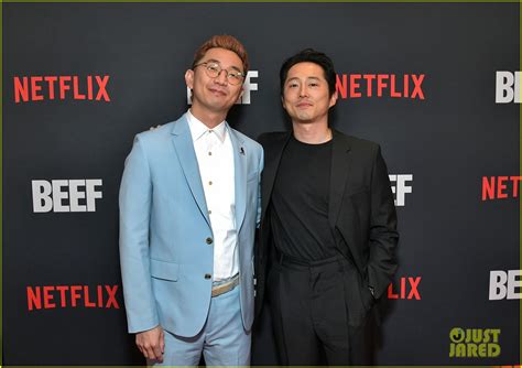 B­e­e­f­’­i­n­ ­i­l­k­ ­f­r­a­g­m­a­n­ı­n­d­a­ ­A­l­i­ ­W­o­n­g­ ­v­e­ ­S­t­e­v­e­n­ ­Y­e­u­n­ ­a­r­a­s­ı­n­d­a­ ­g­ö­r­ü­n­ü­y­o­r­.­